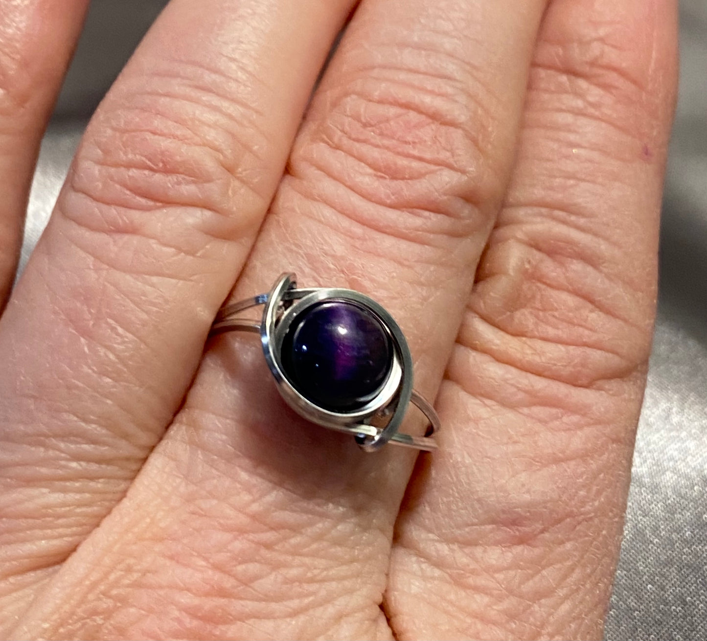 Aurora Cat's Eye Ring with Silver Square Wire-Size 6