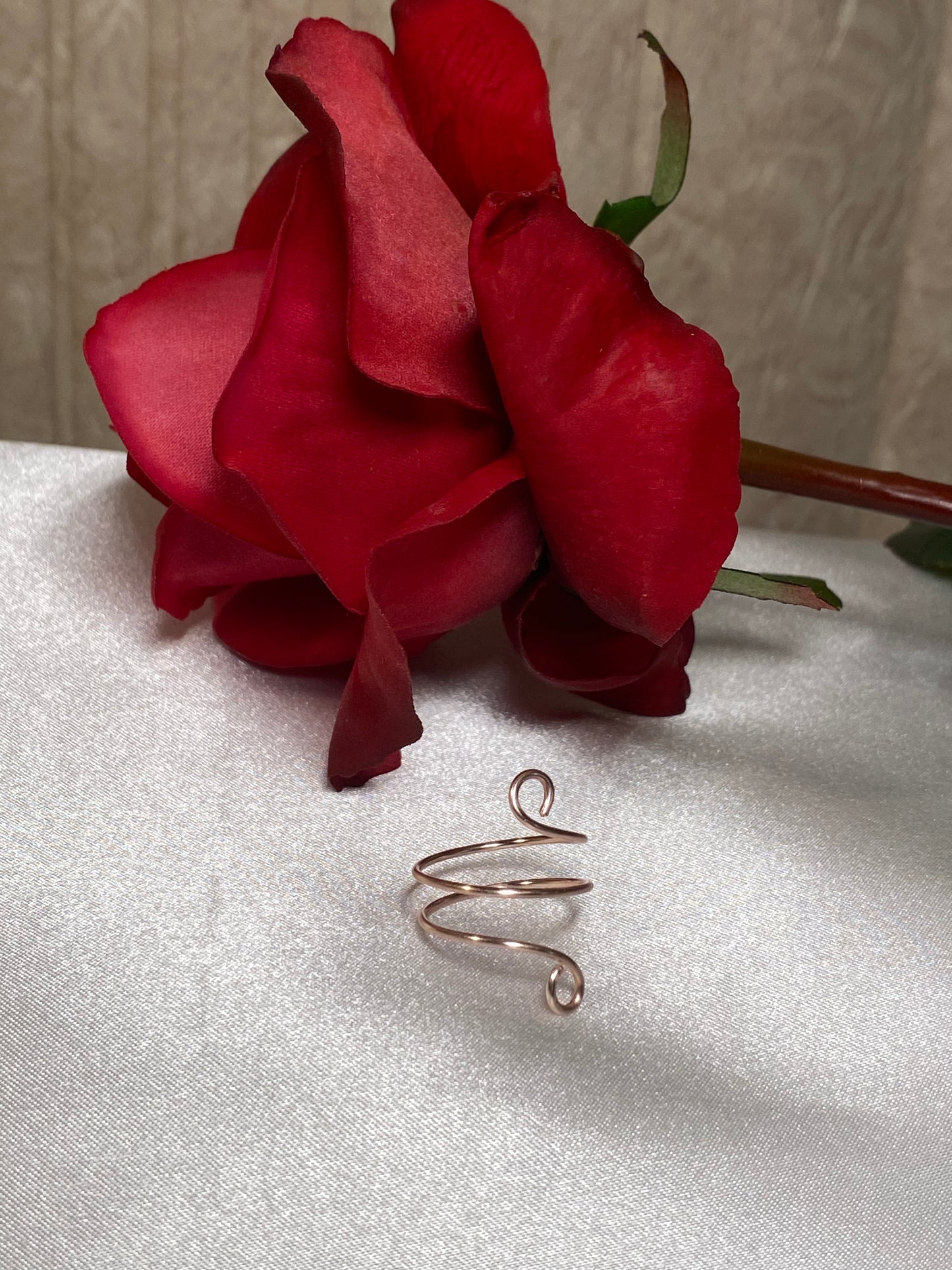 Rose gold wire ring