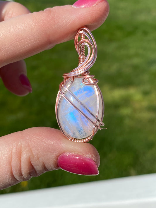 Flashy Moonstone in Rose Gold